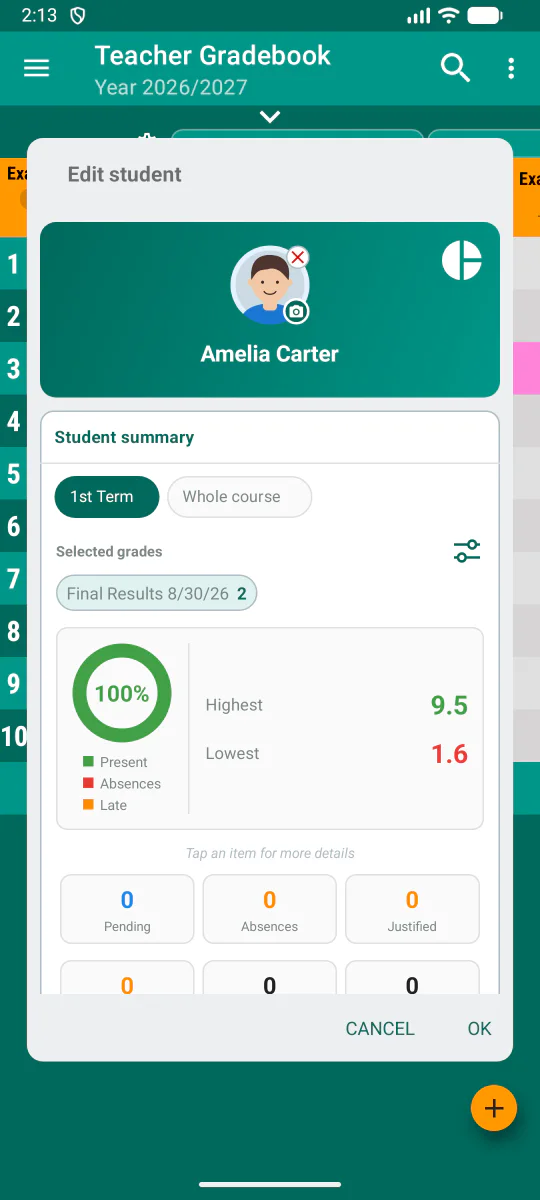 Scheda dello studente con riepilogo scolastico in Teacher Gradebook.