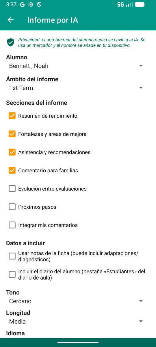 Configuración de un informe narrativo por IA con selección de secciones y datos académicos.